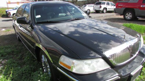 2006 Lincoln Town Car  L-Series Black, image 3