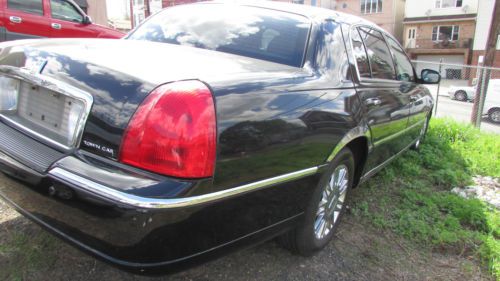 2006 Lincoln Town Car  L-Series Black, image 5