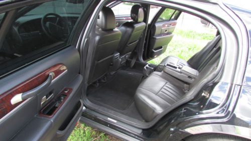 2006 Lincoln Town Car  L-Series Black, image 10