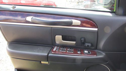 2006 Lincoln Town Car  L-Series Black, image 13