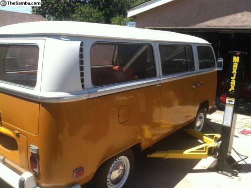 1971 Volkswagen Deluxe Bus Original Sundial Camper, image 2