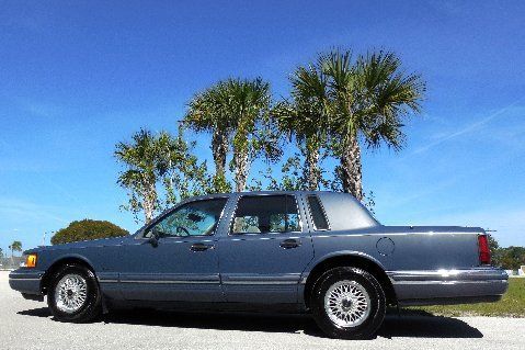 1992 lincoln town car executive 4-door, new $800 michelin tires, ice cold a/c