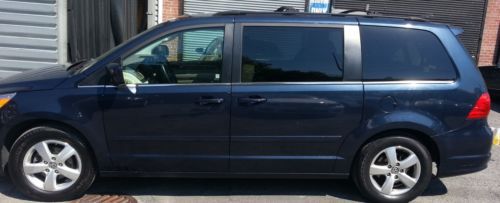 2009 volkswagen routan blue/ beige