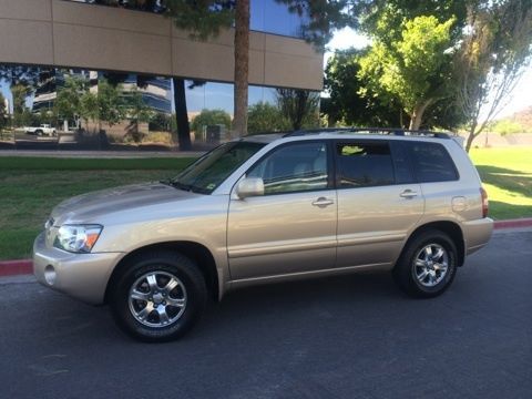 2005 toyota highlander sr5 awd v6 1-owner non-smoker extra clean garage kept