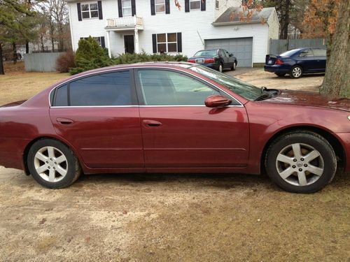 2002 altima- 4 cyl - clean  - runs great - cd plyr - pwr options !   no reserve