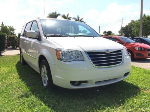 2010 chrysler town & country touring