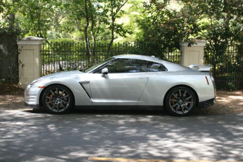 2012 nissan gt-r premium coupe 2-door 3.8l, super silver