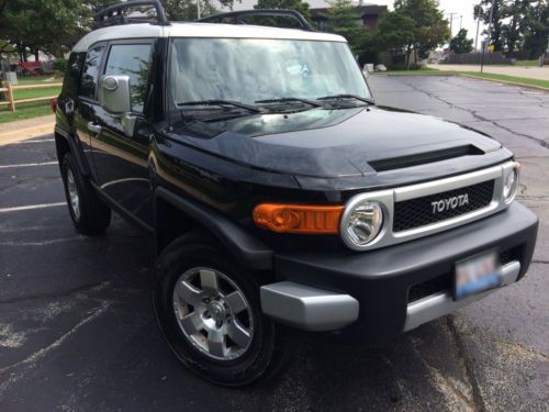 2008 toyota fj cruiser base - black, tow package, roof rack, bluetooth etc...