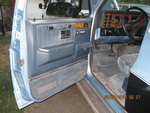 RUST FREE, ORIGINAL PAINT 3/4 TON 4X4 4L80E OVERDRIVE 350 MOTOR FULLY LOADED, image 7