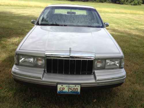 1992 Lincoln Town Car Cartier Edition, image 3