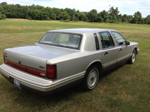 1992 Lincoln Town Car Cartier Edition, image 4