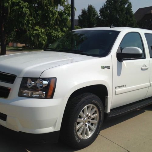 2009 chevy tahoe hybrid 4wd excellent condition!! certified  extended warranty