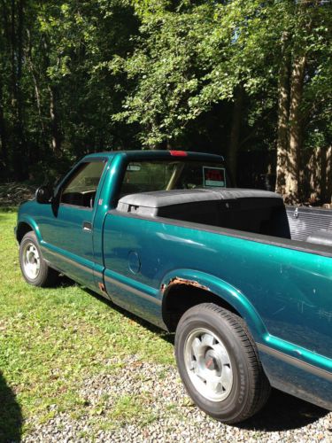 1996 GMC Sonoma SLS Standard Cab Pickup 2-Door 2.2L, image 3