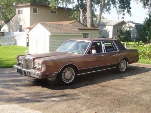 1988 lincoln town car - 102k miles - a true classic vehicle. 5.0 engine