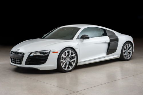 2011 audi r8 5.2 fsi v10, quattro, r tronic, one owner, all records, 3750 miles
