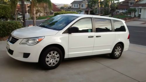 2012 volkswagen routan s mini van, no reserve, no accident or paint. vw.