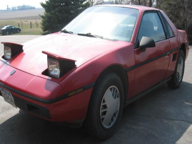 Pontiac fiero se coupe 2-door