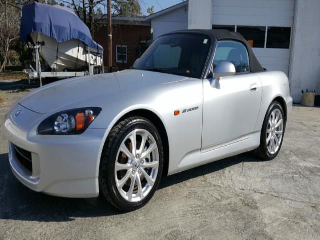 Honda: s2000 base convertible 2-door