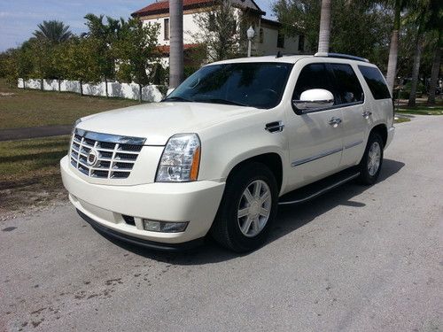 Escalade 2007  4 awd white low miles