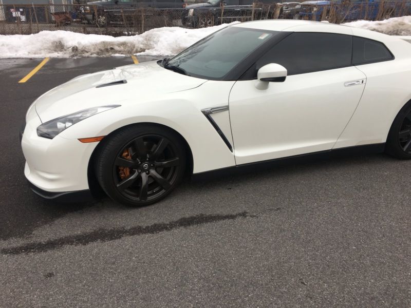 2010 nissan gt-r premium