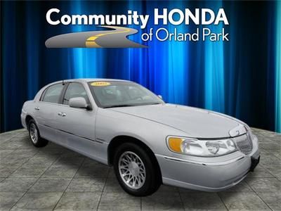 2002 lincoln town car-signature-loaded-moonroof-heated seats, wood wheel-low mi