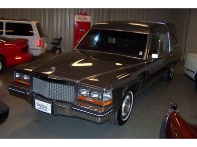 Rare-coach-concourse-d'elegance-cold-ac-v8-super-nice-funeral-ready-ultra-clean