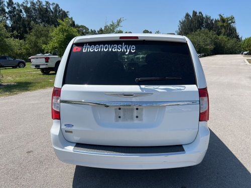 2014 chrysler town &amp; country touring