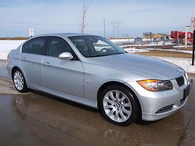 2006 bmw 330xi / awd / 3.0 / heated leather / roof / very clean