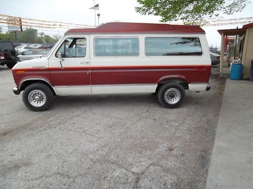Handicap van 1986 ford one owner 1 wheel chair tie down ricon side lift