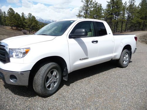 Toyota tundra double cab, 4 x 4, srt, low milage, extended warrenty, loaded