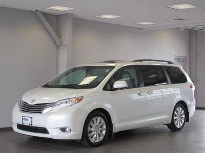 2011 toyota sienna limited loaded!!