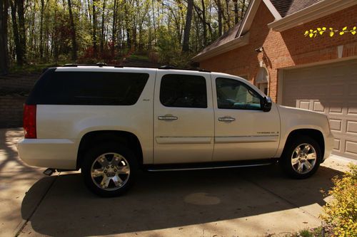 2008 gmc yukon xl -  fully loaded -  one owner - 3 seater - dvd -  no reserve