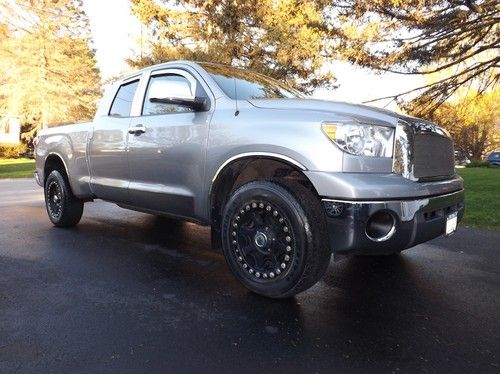 2007 toyota tundra sr5 4x4 low miles, excellent condition, must sell!