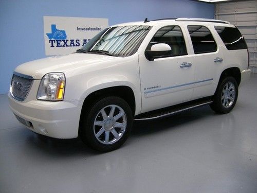 We finance!!!  2009 gmc yukon denali awd auto roof nav rcam 3rd row 20 rims xm!!