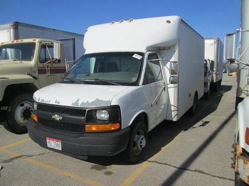 2004 chevrolet express 1500 -van 3-door - 193k miles - 8-cylinder gas -