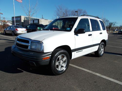 2004 chevrolet tracker base sport utility 4-door 2.5l