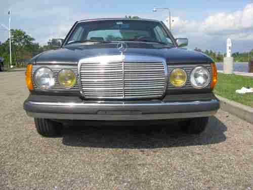 1985 Mercedes Benz 300cd, image 2