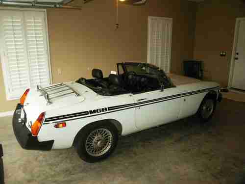 1977 MGB, image 2