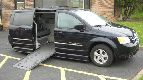 2010 dodge grand caravan sxt wheelchair accessible