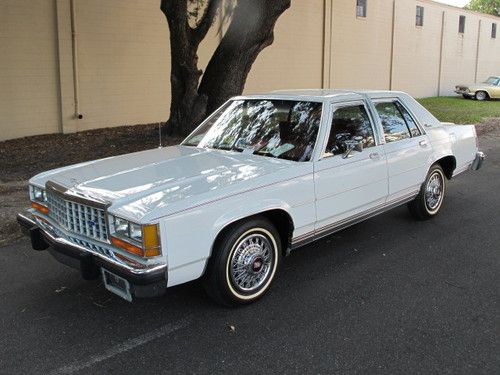 1987 ford crown victoria - 11,800 miles - showroom new!