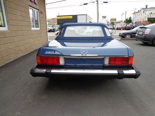 1982 Mercedes-Benz 380SL Base Convertible 2-Door 3.8L, image 6