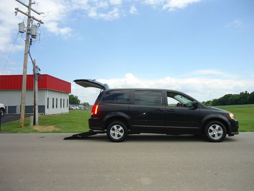 2012 dodge grand caravan wheelchair/handicap ramp van rear entry conversion