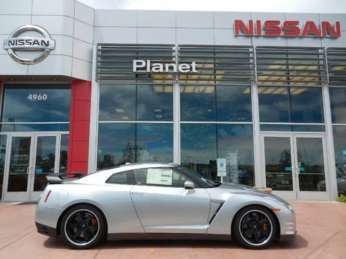 2014 nissan gt-r black edition