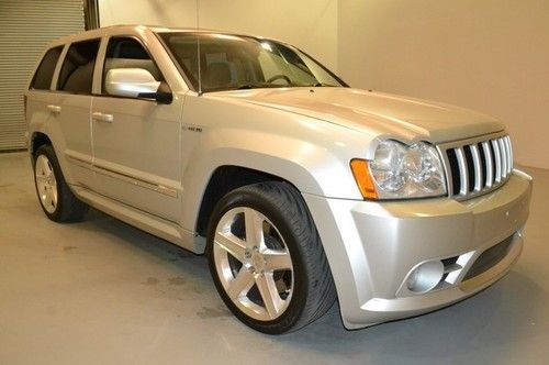 Grand cherokee srt-8 4wd 6.1l hemi nav sunroof power heated leather keyless