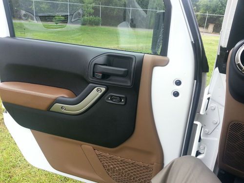 2011 JEEP WRANGLER FOUR DOOR LEATHER 2.5