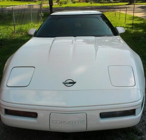 1994 chevrolet corvette base hatchback 2-door 5.7l