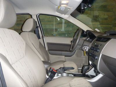 CLEAN CARFAX, CARFAX 1 OWNER, GREAT GAS MILEAGE, FORD, WHITE, image 12