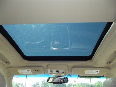 Low Miles Northstar V8 All Wheel Drive Navigation Third Row Seating Sunroof, image 28