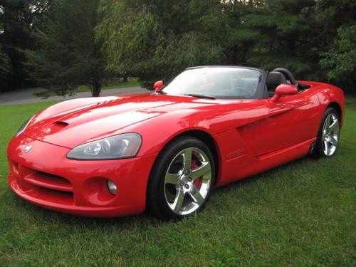 2004 dodge viper srt-10 convertible 2-door 8.3l