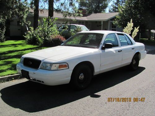 2002 ford crown victoria police interceptor sedan 4-door 4.6l v8 ** no reserve**